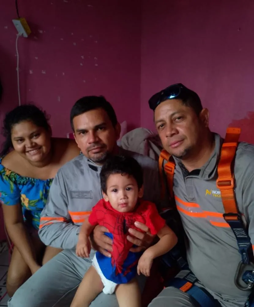  Heróis da Rua: Eletricistas salvam criança de 1 ano e 9 meses no Lago Azul 
