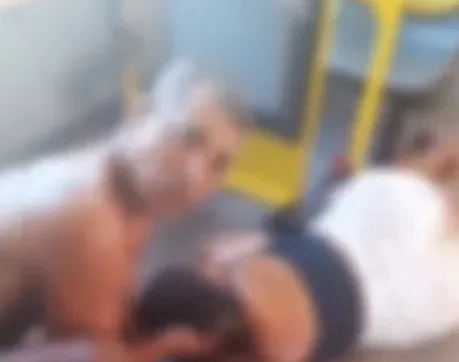 Tentativa de assalto em ônibus do BRT termina com uma mulher morta e outra ferida em Bonsucesso, no Rio