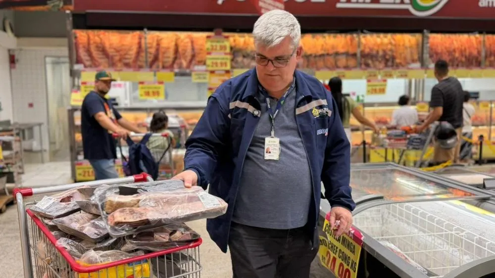 Procon-AM apreende mais de 80 kg de alimentos impróprios em supermercado na Zona Sul de Manaus