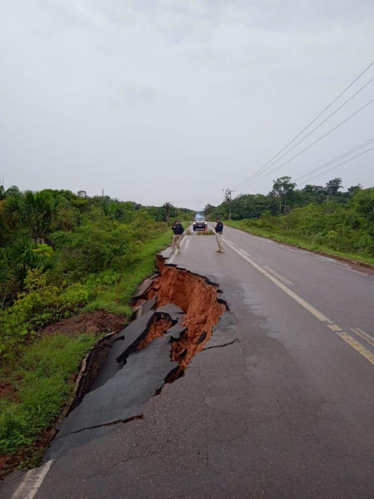 Trecho da BR-174 entre Amazonas e Roraima é Interditado devido a Desmoronamento