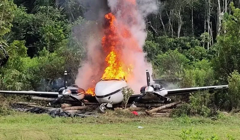 Aeronaves de prefixo brasileiro usadas no narcotráfico são destruídas em operação na fronteira com o Peru