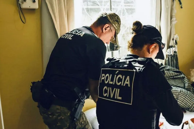 Operação prende agentes públicos envolvidos com facção criminosa em Manaus