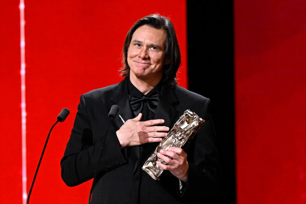 Jim Carrey se emociona ao receber César Honorário em francês e fecha ciclo familiar: “Meu tataravô nasceu na França”