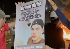 Protesto violento na Avenida Brasil: moradores incendeiam via e pedem justiça pela morte de Bruno Girão Santos, baleado em abordagem da Guarda Municipal