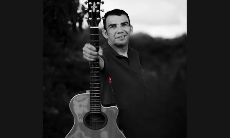 Fábio Sill celebra a poesia de Zé Ramalho em show no centro de Manaus