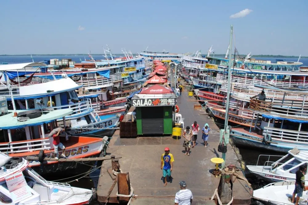 Tentativa de homicídio no Porto de Manaus: homem de 38 anos baleado com dois tiros nas costas e resgatado do Rio Negro