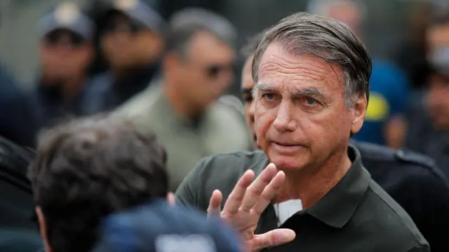 Bolsonaro tem broncopneumonia bacteriana e está na UTI em Brasília