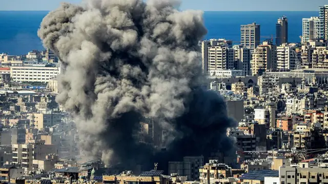  Conflito no Oriente Médio atinge ápice com bombardeios coordenados em três capitais