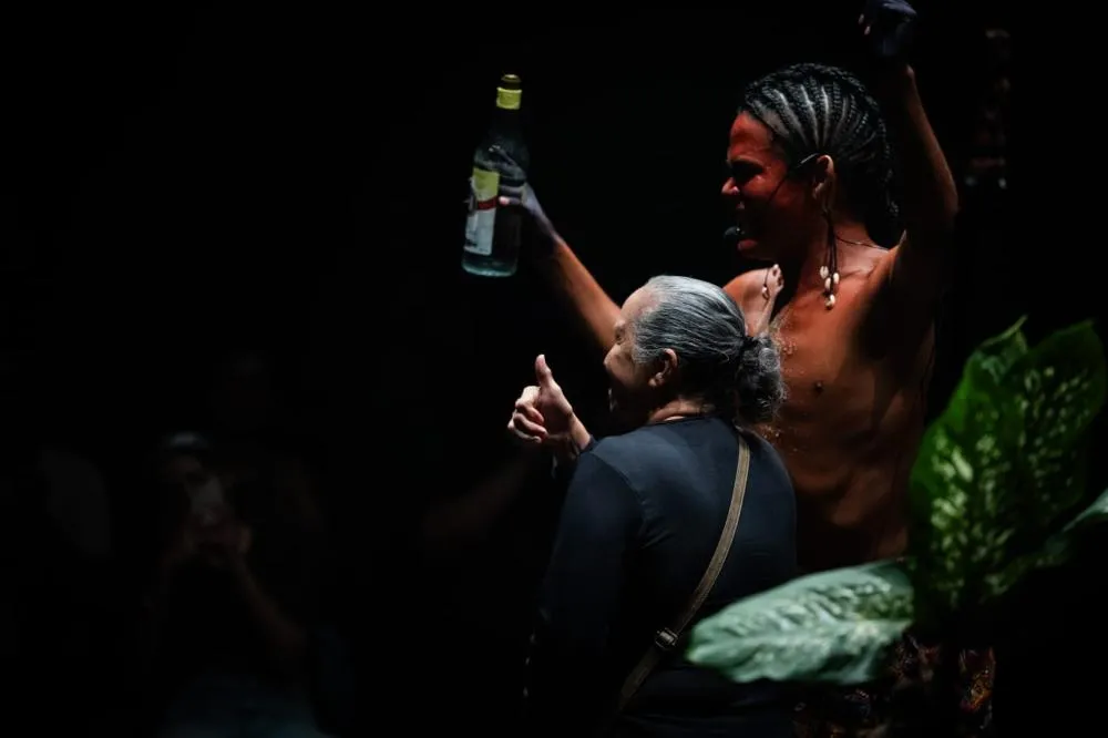Mostra em Manaus reúne espetáculos que discutem infância negra, espiritualidade e identidades dissidentes