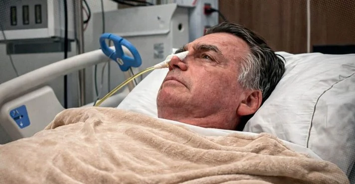 Jair Bolsonaro completa 71 anos internado em UTI de Brasília sob custódia
