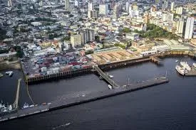 Bombeiros acham corpo flutuando no Roadway, Centro de Manaus