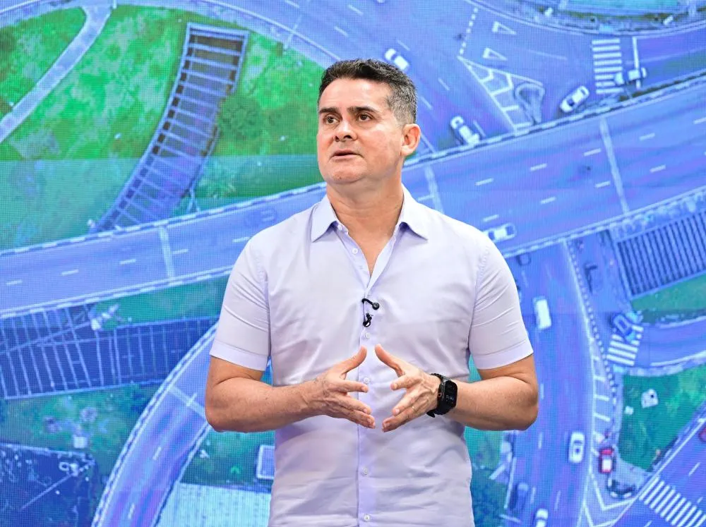 David Almeida deixa prefeitura e mira Governo do AM