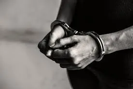Homem é preso por perseguir ex-companheira em Manaus