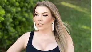 Simony anuncia remissão completa de câncer de intestino