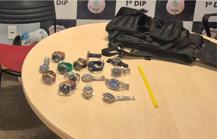Homem se esconde em loja de shopping e é preso após furtar 15 relógios de marcas internacionais em Manaus