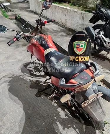 Homem é preso ao tentar vender moto furtada após vítima marcar encontro com suspeito em Manaus