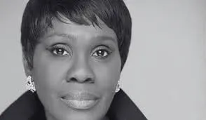 Morre Dee Freeman, atriz de Arquivo X e Shameless, aos 66 anos