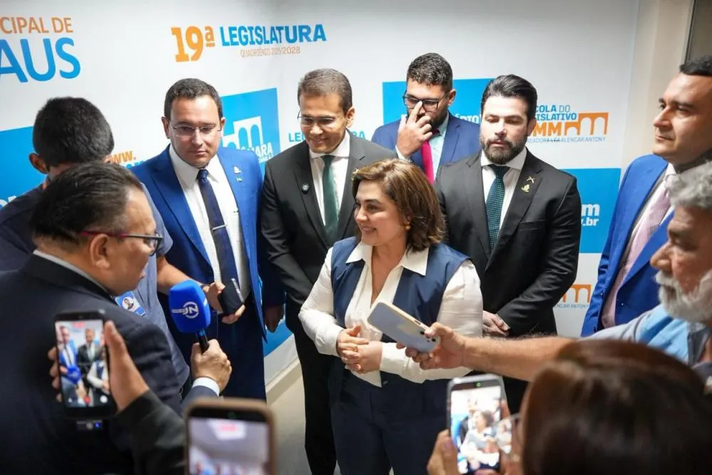 Maria do Carmo critica adversários após renúncias e questiona cenário político no Amazonas