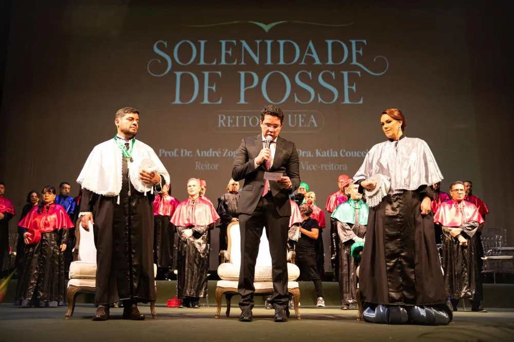 Em cerimônia, André Zogahib e Katia Couceiro são empossados nos cargos de reitor e vice-reitora da UEA
