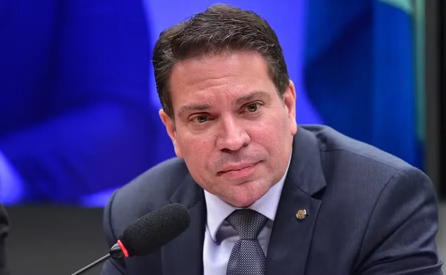 Ex-deputado Alexandre Ramagem é preso nos Estados Unidos após condenação no Brasil