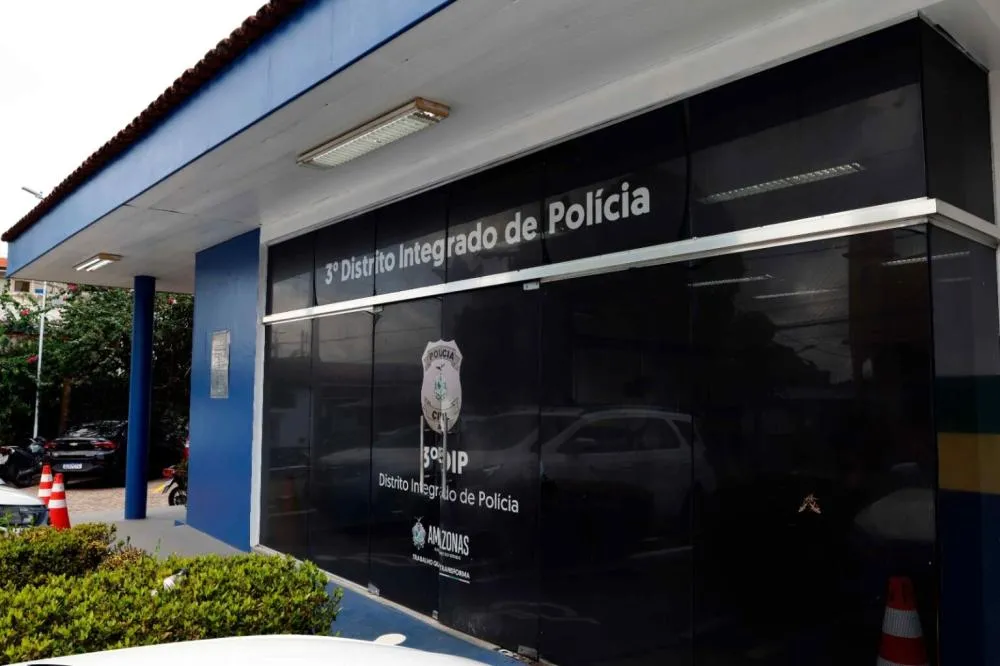 Homem é preso por roubo e uso de cartão em Manaus
