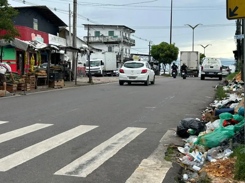 Motorista foge após atropelar 4 estudantes em Manaus