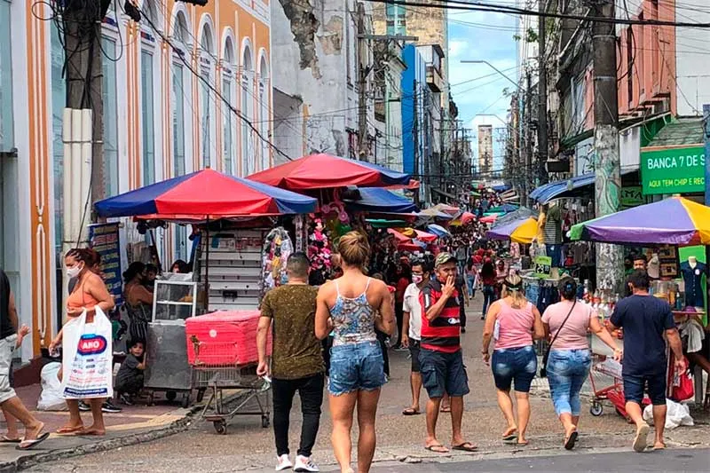 Dupla é presa após agredir homem no Centro de Manaus
