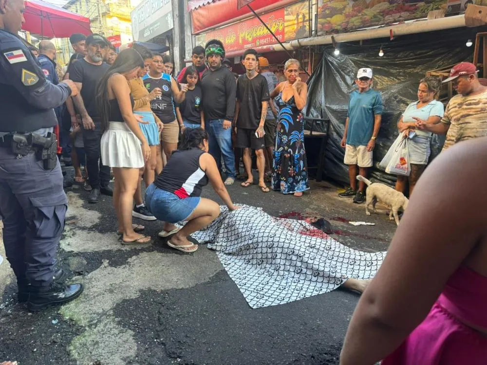 Homem é morto a tiros em área conhecida como Beco do Peixe