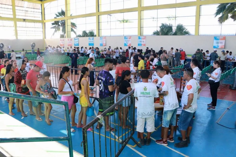 Troca de alimentos por pulseiras da Festa dos Visitantes começa em Parintins