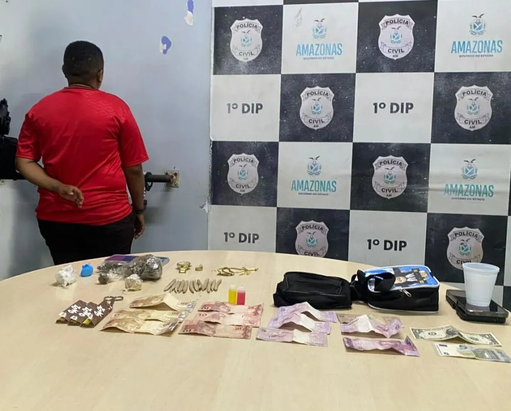 Mulher com tornozeleira é presa com drogas no Centro de Manaus