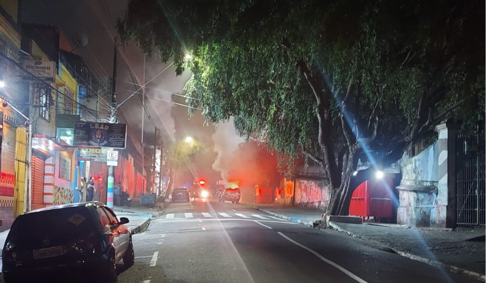  Incêndio devasta lanchonete no centro de Manaus