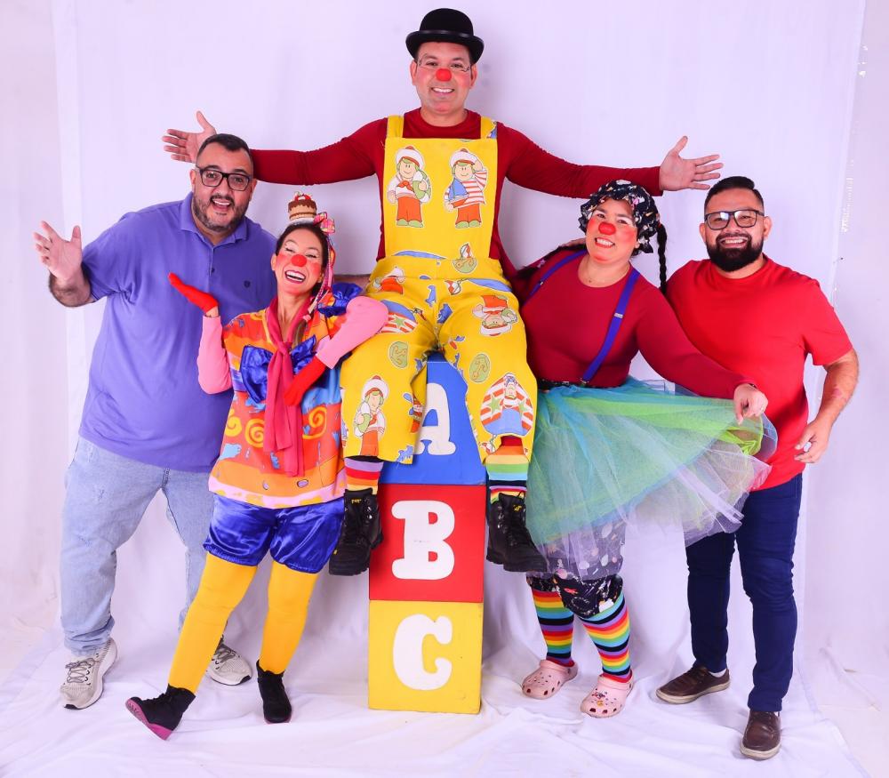 Artistas levam a magia das brincadeiras tradicionais para comunidades ribeirinhas