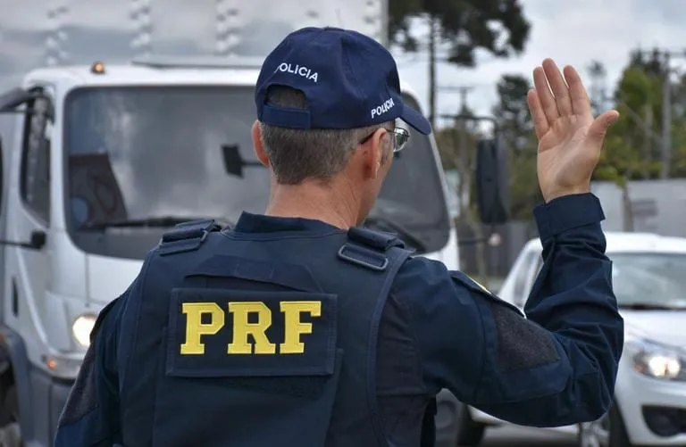 PRF capacita agentes em Manaus e prende suspeito no Porto do Ceasa