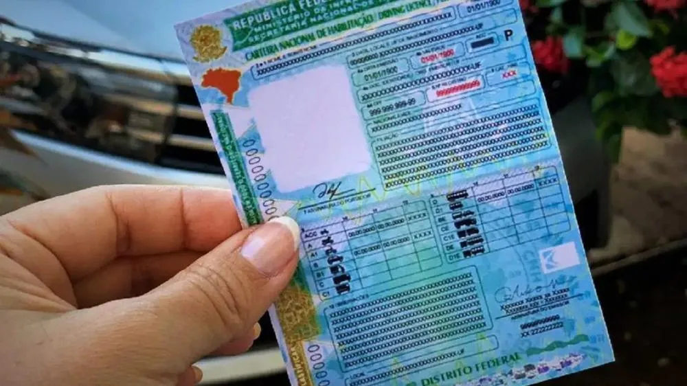 STF mantém regra que permite uso de carros particulares na CNH