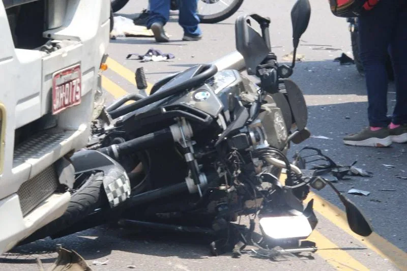 Aluno da Polícia Militar fica ferido em acidente no Distrito Industrial