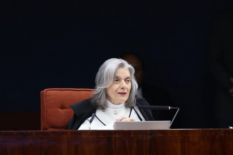 Cármen Lúcia lamenta descrença com instituições em meio à crise no STF