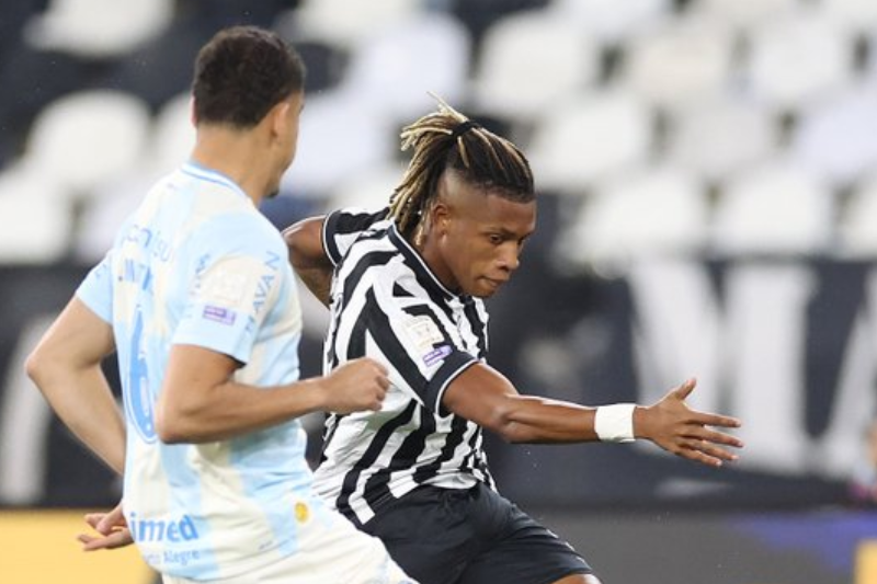 Botafogo vence o Grêmio por 3 a 2 em jogo atrasado do Brasileirão