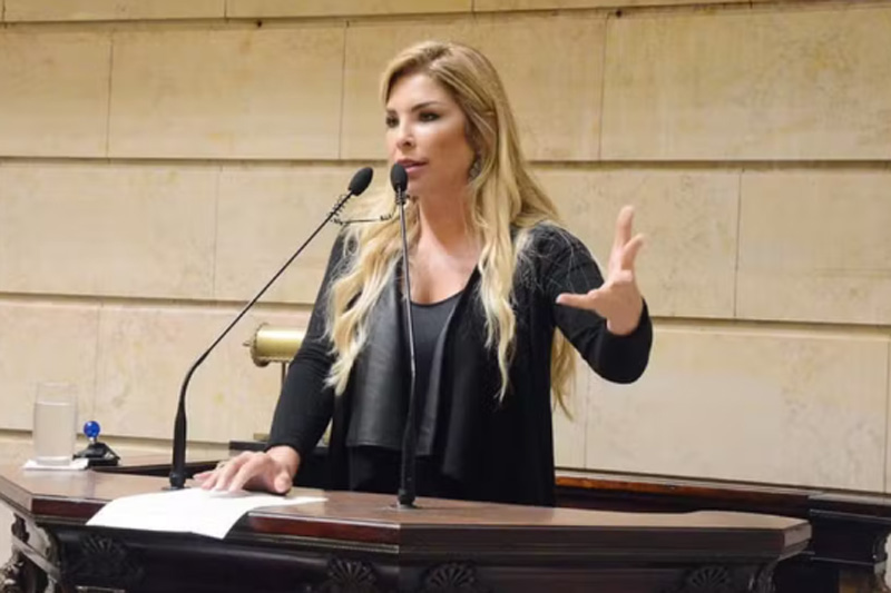 Ex-vereadora conhecida como Mãe Loira do Funk tem prisão decretada
