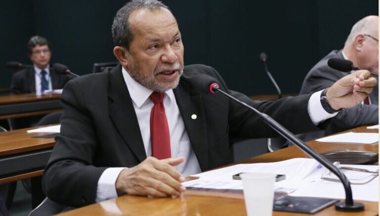 Ex-deputado Eron Bezerra anuncia pré-candidatura à prefeitura de Manaus com foco em inovações sustentáveis