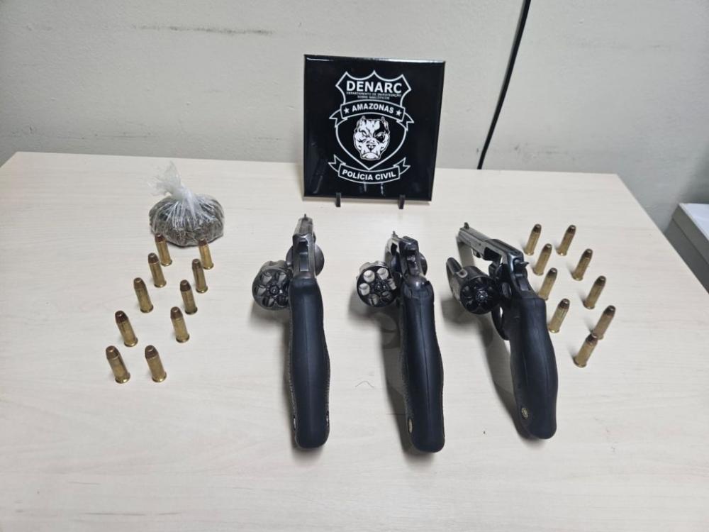 Suspeito de ser armeiro de grupo criminoso é preso com armas e drogas em Manaus