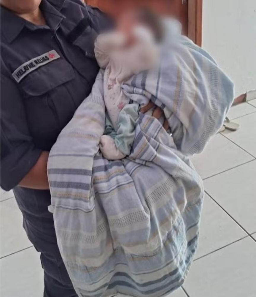 Bebê recém-nascido é encontrado abandonado em caixa de papelão em Manaus
