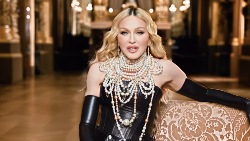 Madonna chega ao Rio de Janeiro para show gratuito em Copacabana