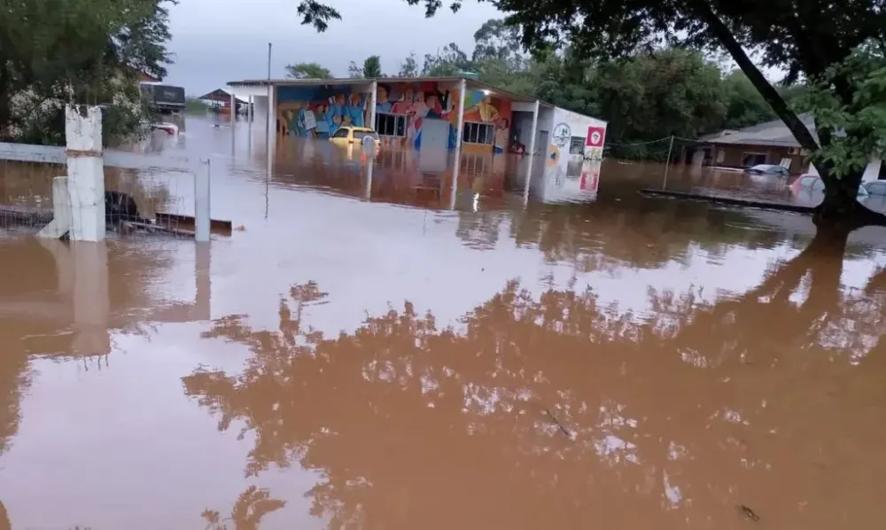 Enchentes no Rio Grande do Sul: Situação Crítica com 105 Mortes e Mais de 1,47 Milhão de Afetados