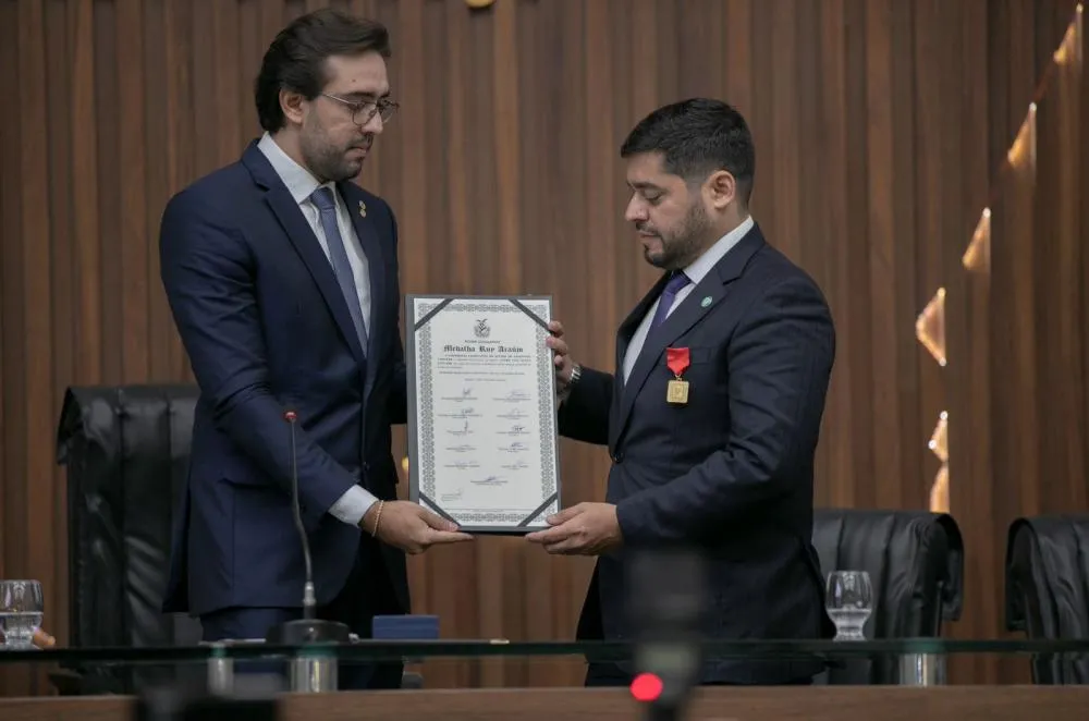 Reitor da UEA recebe Medalha Ruy Araújo