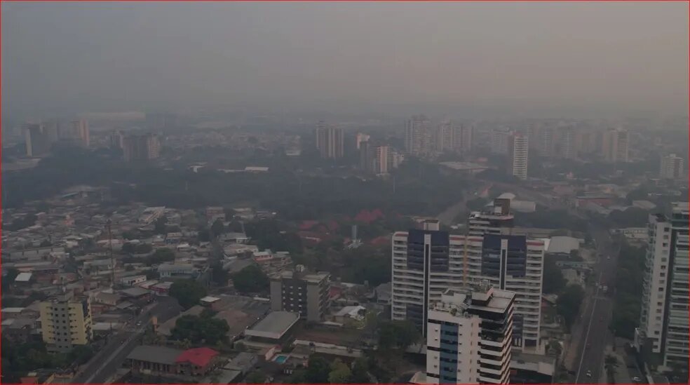 Fumaça de Queimadas Volta a Encobrir Manaus, Comprometendo a Qualidade do Ar na Capital