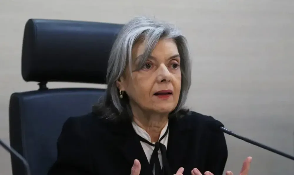 Cármen Lúcia Toma Posse como Presidente do TSE
