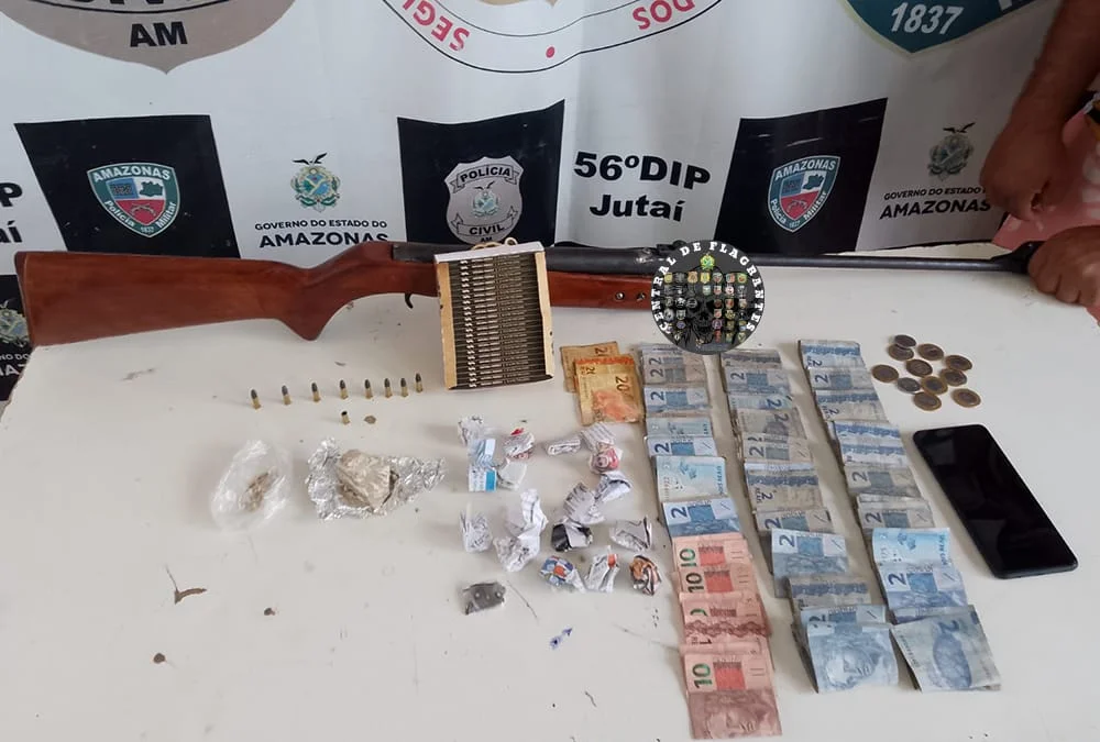 Homem em prisão domiciliar é preso por tráfico de drogas e posse ilegal de arma em Jutaí