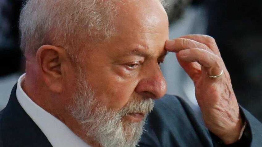 Lula Passa por Cirurgia de Quadril e Pálpebras com Sucesso e Inicia Recuperação