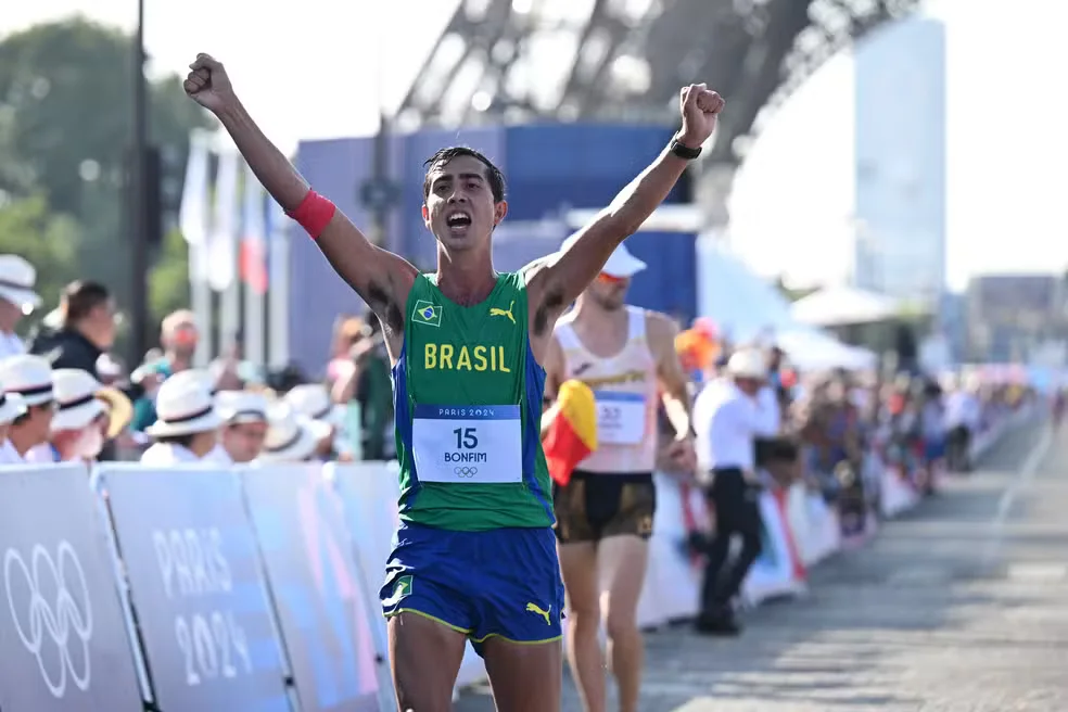 caio bonfim conquista prata na marcha atlética de 20 km nas olimpíadas de Paris