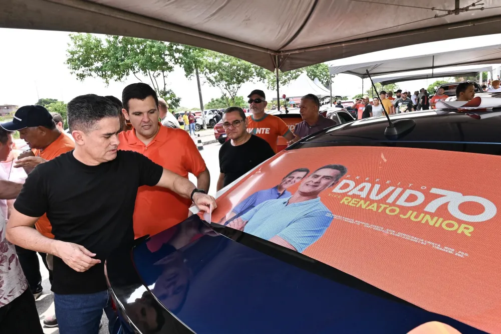 Adesivaço da Coligação "Avante, Manaus" de David Almeida chega na zona sul nesta quarta (21/08)